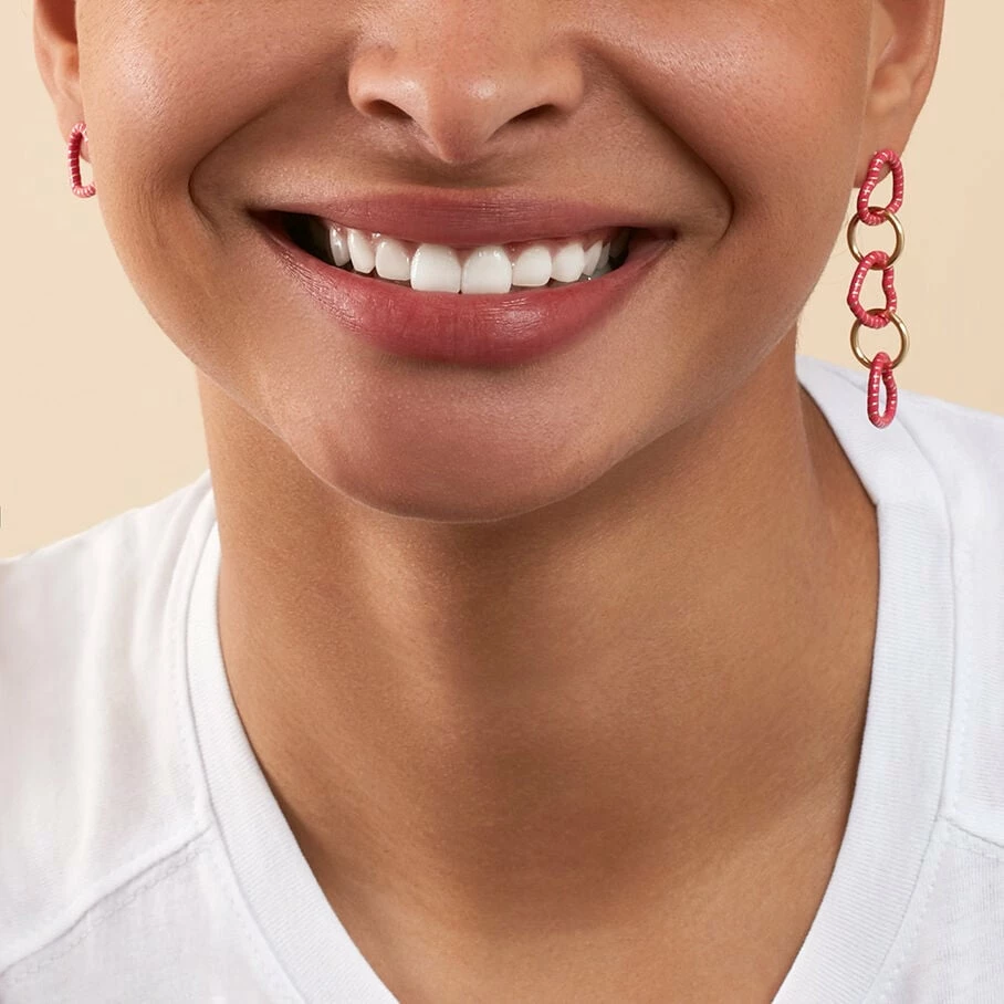 Boucles D'oreilles Pendantes SESHA - Rose / Doré 2 Boucles D'oreilles Pendantes SESHA - Rose / Doré – Image 2